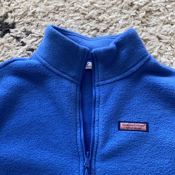 Blue Vineyard Vines fleece- never been worn without tags - Picture 2 of 3